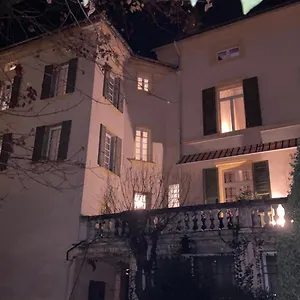 La Tour Yveline Bed & Breakfast